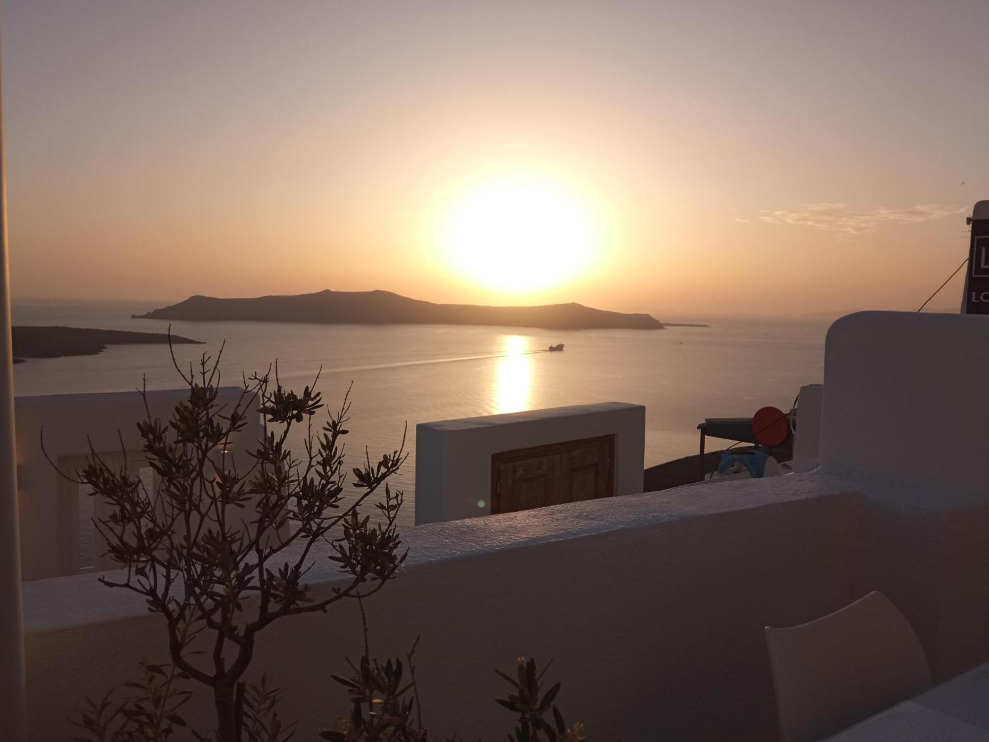 Akron Cliff Suite Fira  Exterior foto