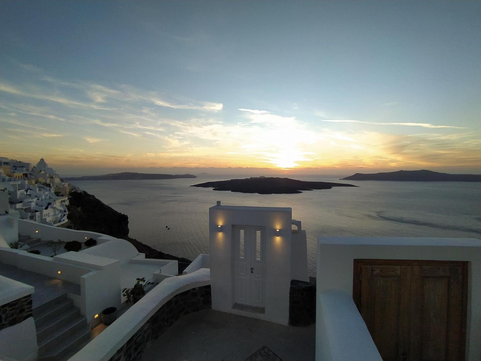 Akron Cliff Suite Fira  Exterior foto